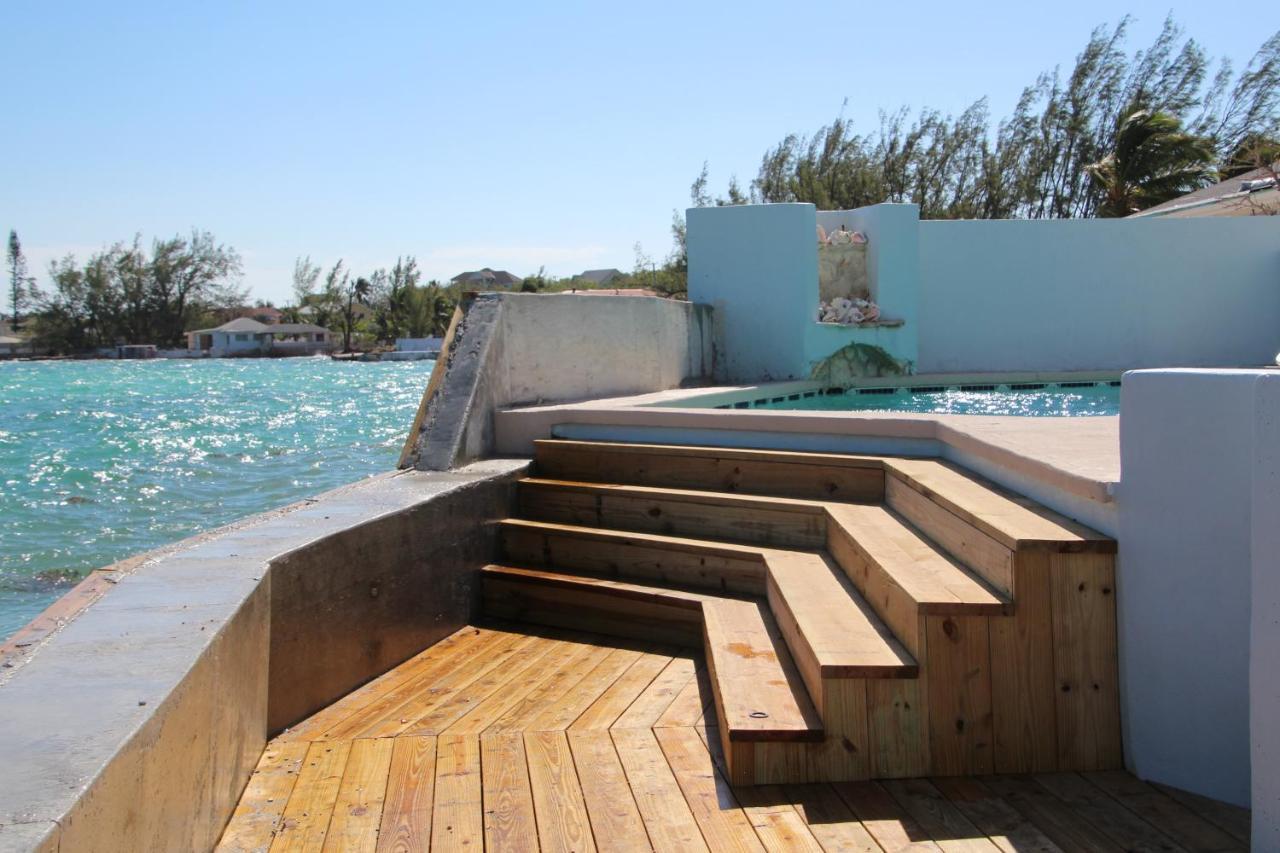 Water'S Edge Villa - Oceanfront With Private Pool Nassau Esterno foto